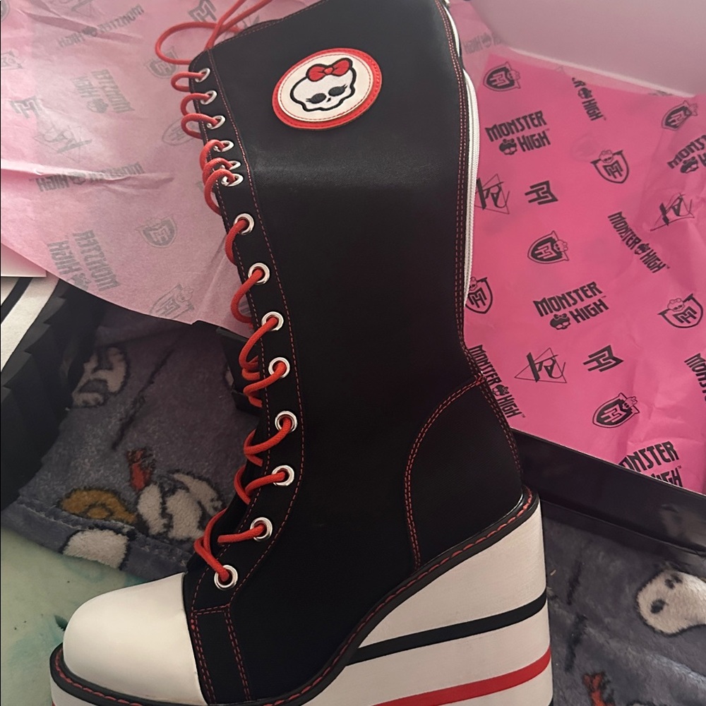 YRU Monster High Platform Shoes - Black and Pink - Picture 7 of 10